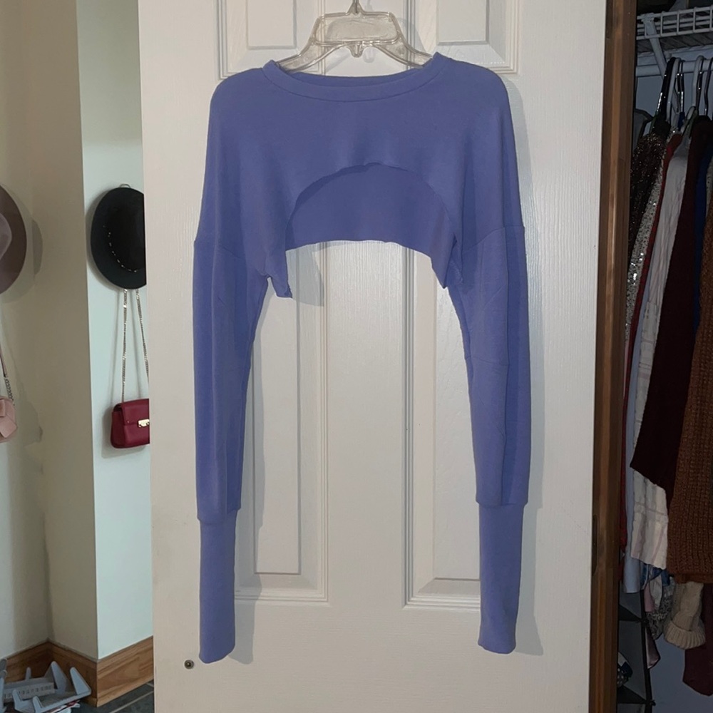 Beautiful lilac color workout crop!